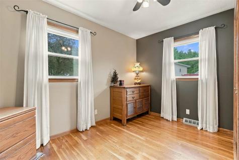304 Lake View Drive NE Solon IA 52333