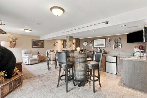 304 Lake View Drive NE Solon IA 52333