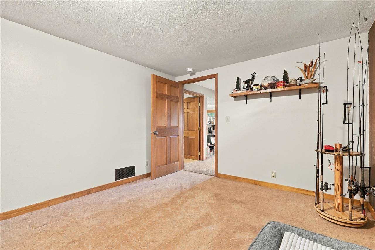 304 Lake View Drive NE Solon IA 52333
