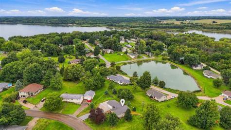 304 Lake View Drive NE Solon IA 52333