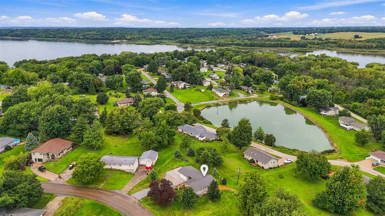 304 Lake View Drive NE Solon IA 52333