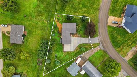 304 Lake View Drive NE Solon IA 52333