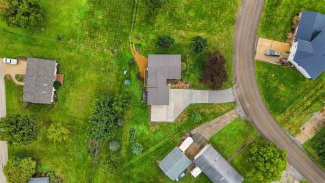 304 Lake View Drive NE Solon IA 52333