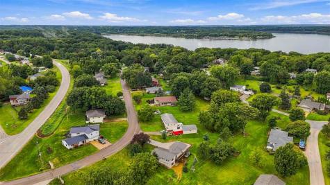 304 Lake View Drive NE Solon IA 52333