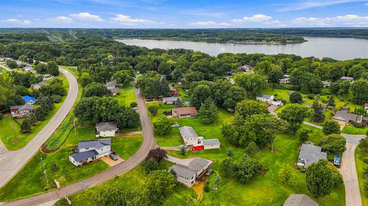 304 Lake View Drive NE Solon IA 52333