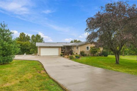304 Lake View Drive NE Solon IA 52333