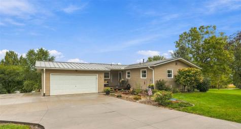 304 Lake View Drive NE Solon IA 52333