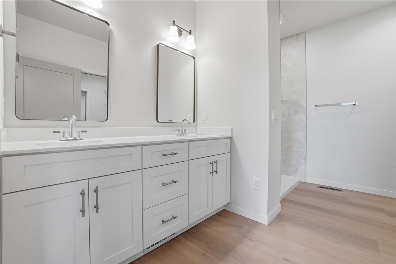 215B Timberline Terrace Kalona IA 52247