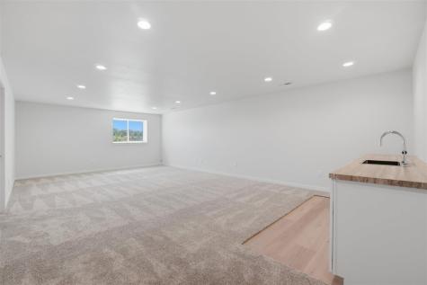 215B Timberline Terrace Kalona IA 52247