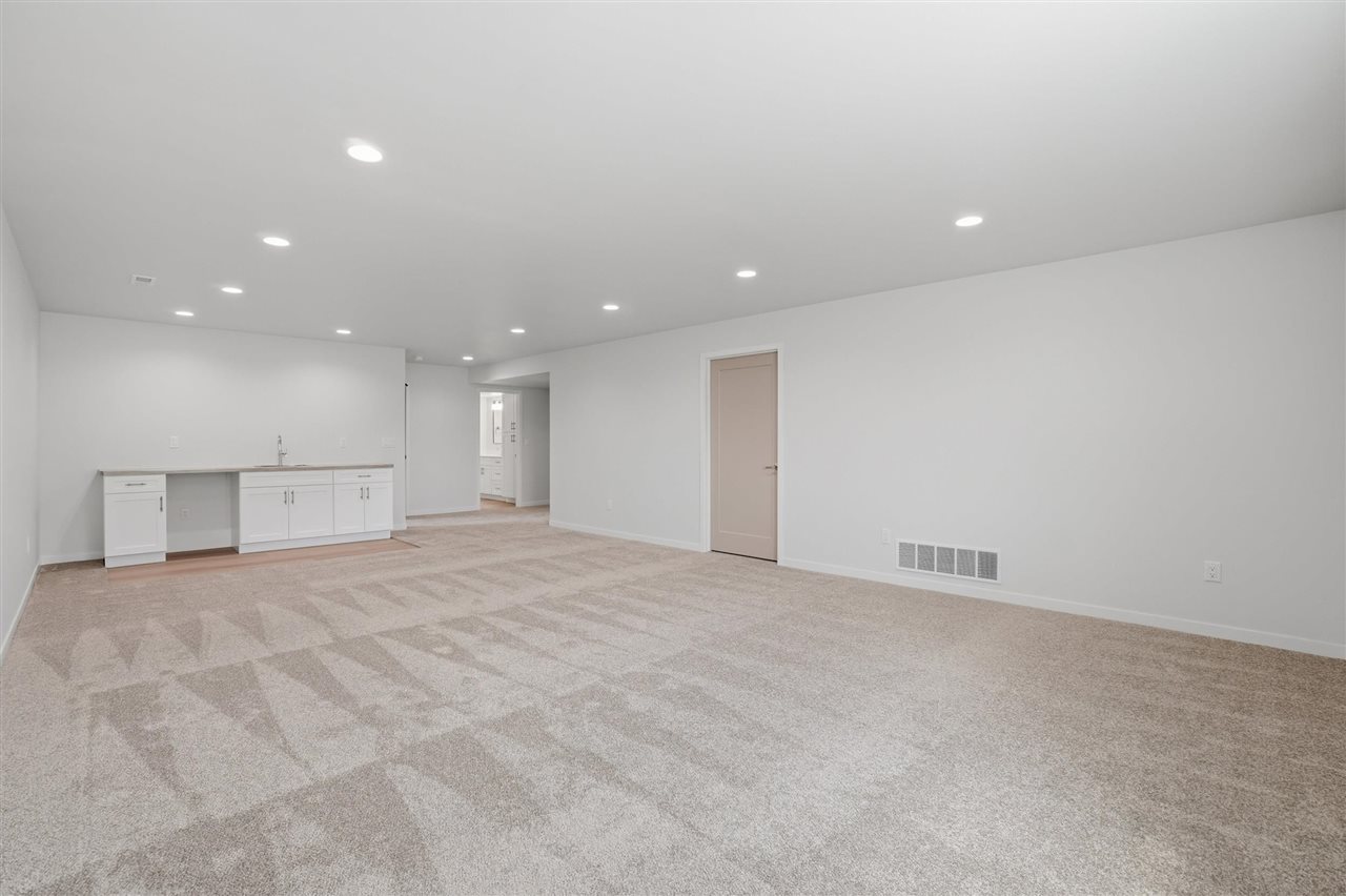 215B Timberline Terrace Kalona IA 52247