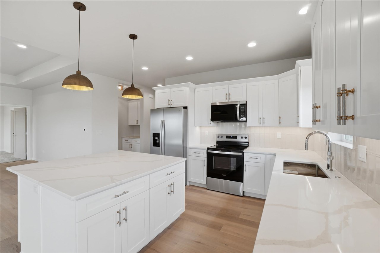 215B Timberline Terrace Kalona IA 52247