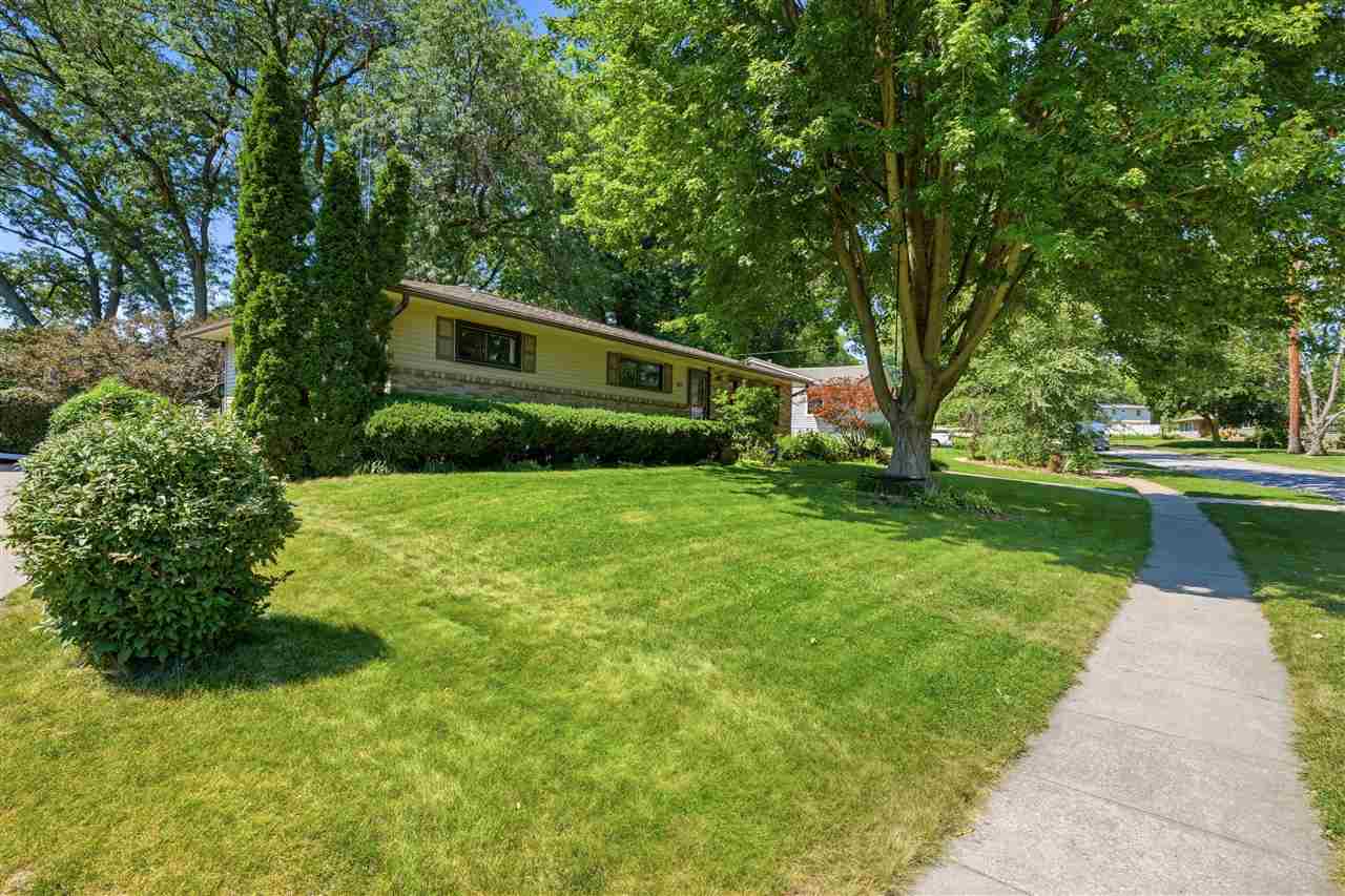 517 Terrace Road Iowa City IA 52245