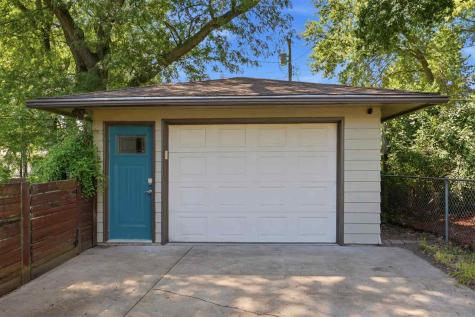 517 Terrace Road Iowa City IA 52245