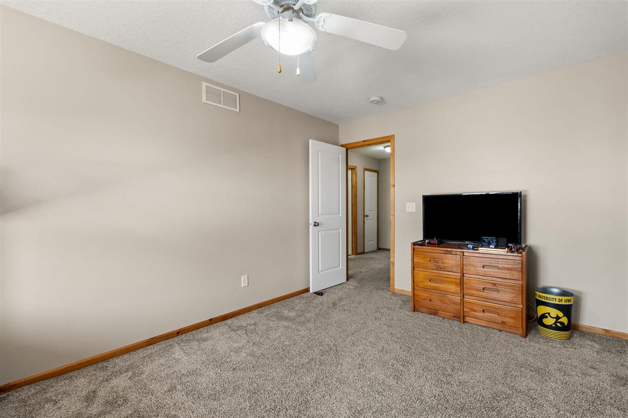 10 Ash Court North Liberty IA 52317