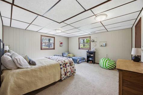 7 West View Acres NE Iowa City IA 52240