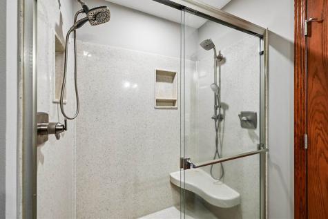 807 Juniper Drive Independence IA 50644