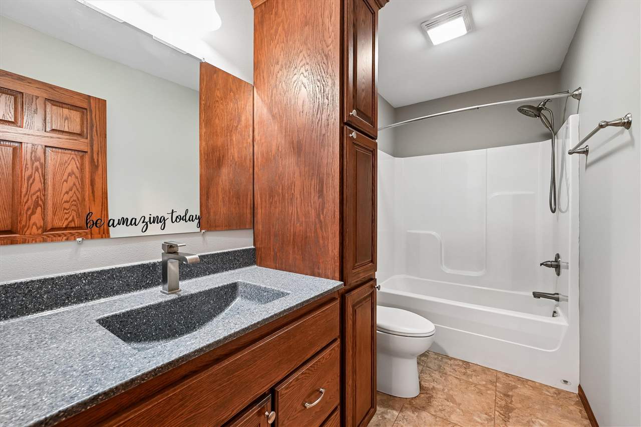 807 Juniper Drive Independence IA 50644