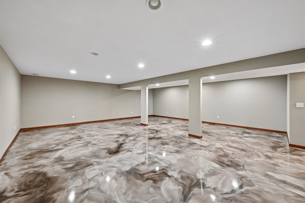 807 Juniper Drive Independence IA 50644