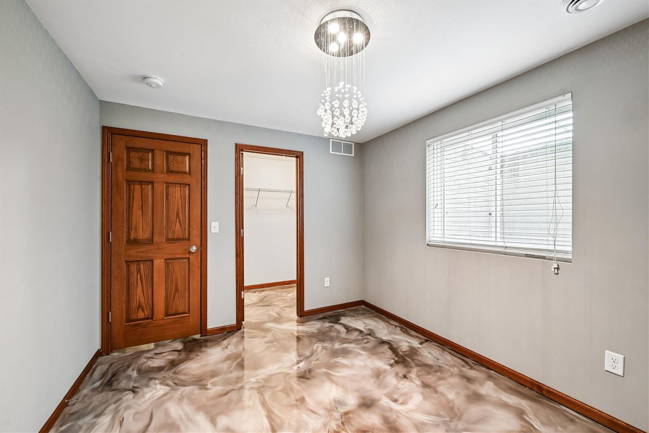 807 Juniper Drive Independence IA 50644