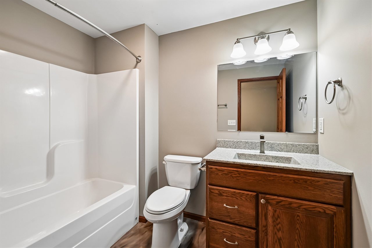 807 Juniper Drive Independence IA 50644