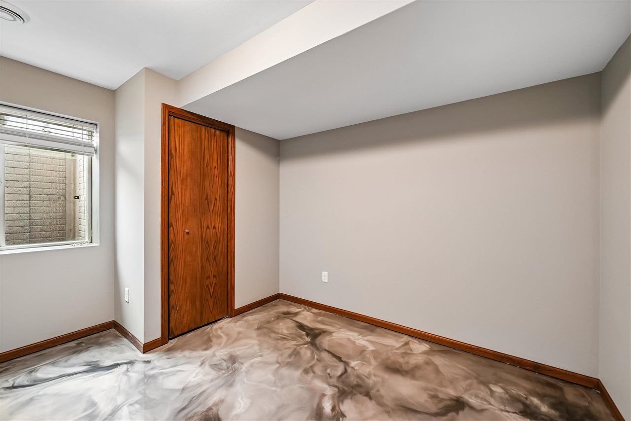 807 Juniper Drive Independence IA 50644