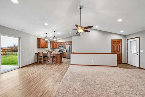 807 Juniper Drive Independence IA 50644
