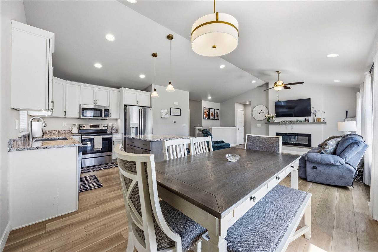 203 Dogwood Lane Tiffin IA 52340