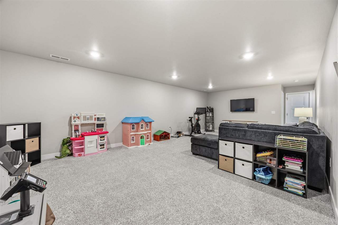 203 Dogwood Lane Tiffin IA 52340