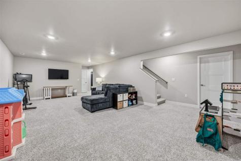 203 Dogwood Lane Tiffin IA 52340