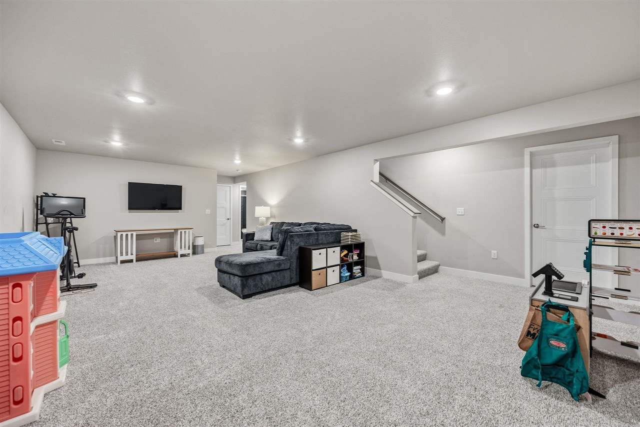 203 Dogwood Lane Tiffin IA 52340