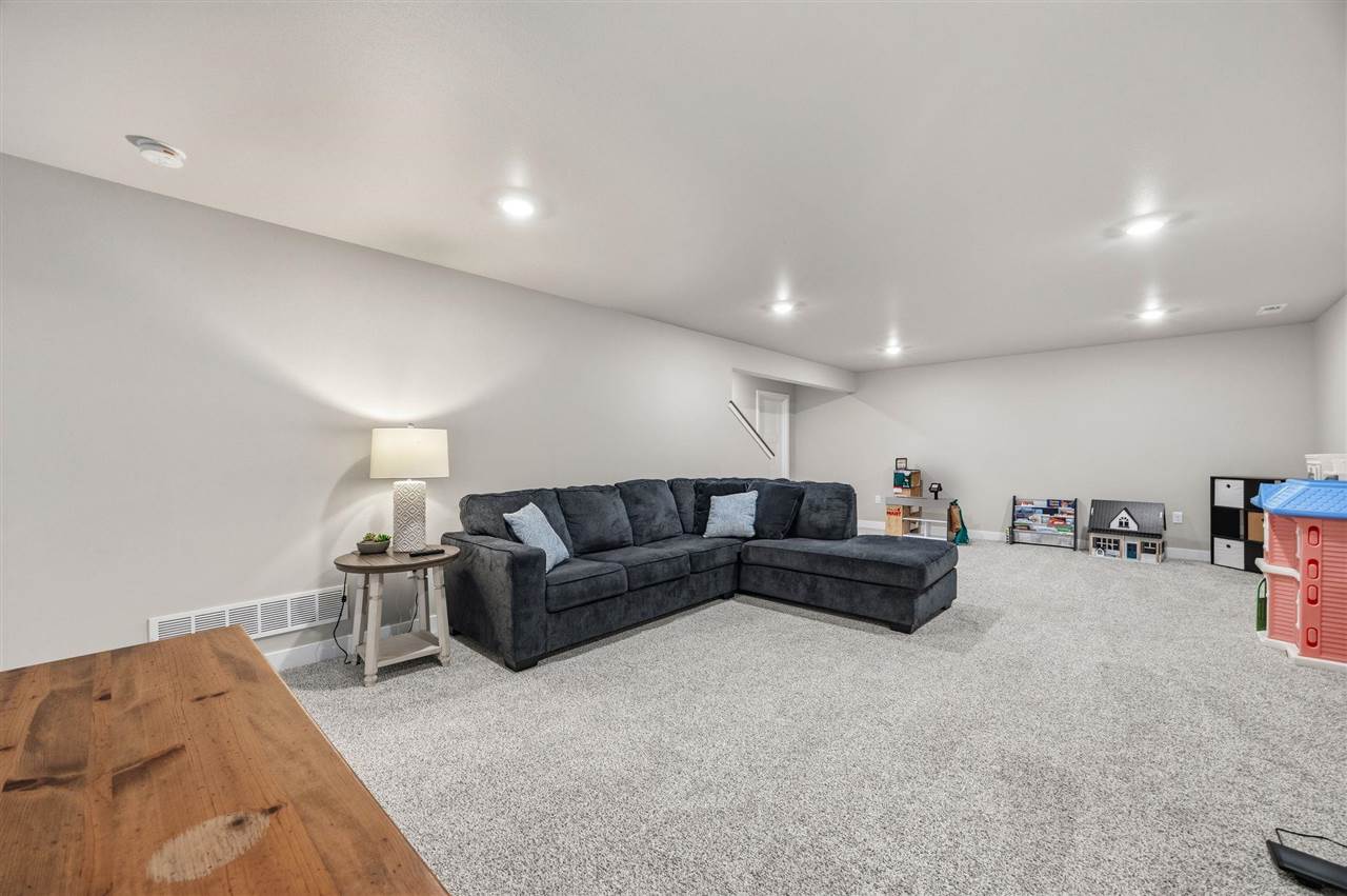203 Dogwood Lane Tiffin IA 52340