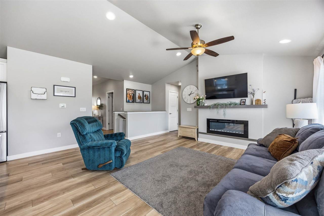 203 Dogwood Lane Tiffin IA 52340