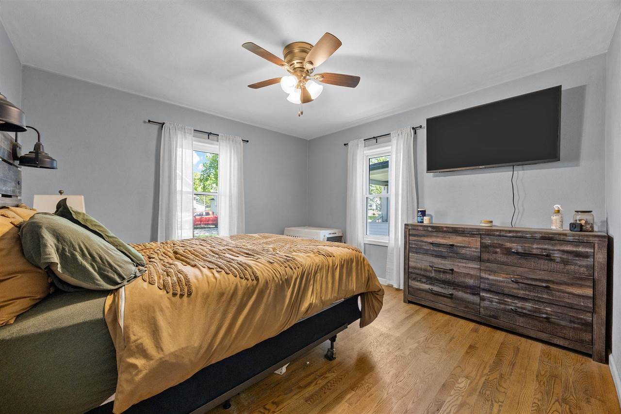 927 G Avenue NW Cedar Rapids IA 52405