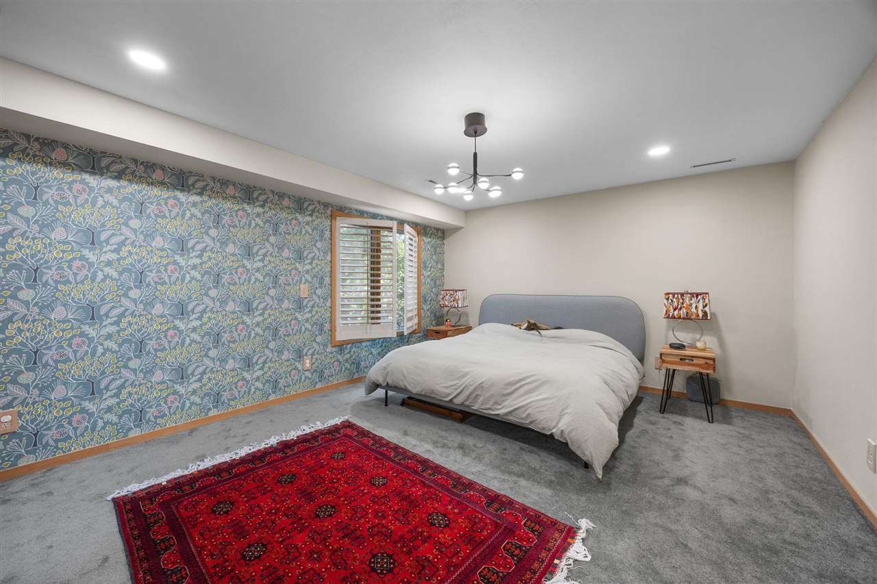 435 Bayard Street Iowa City IA 52246