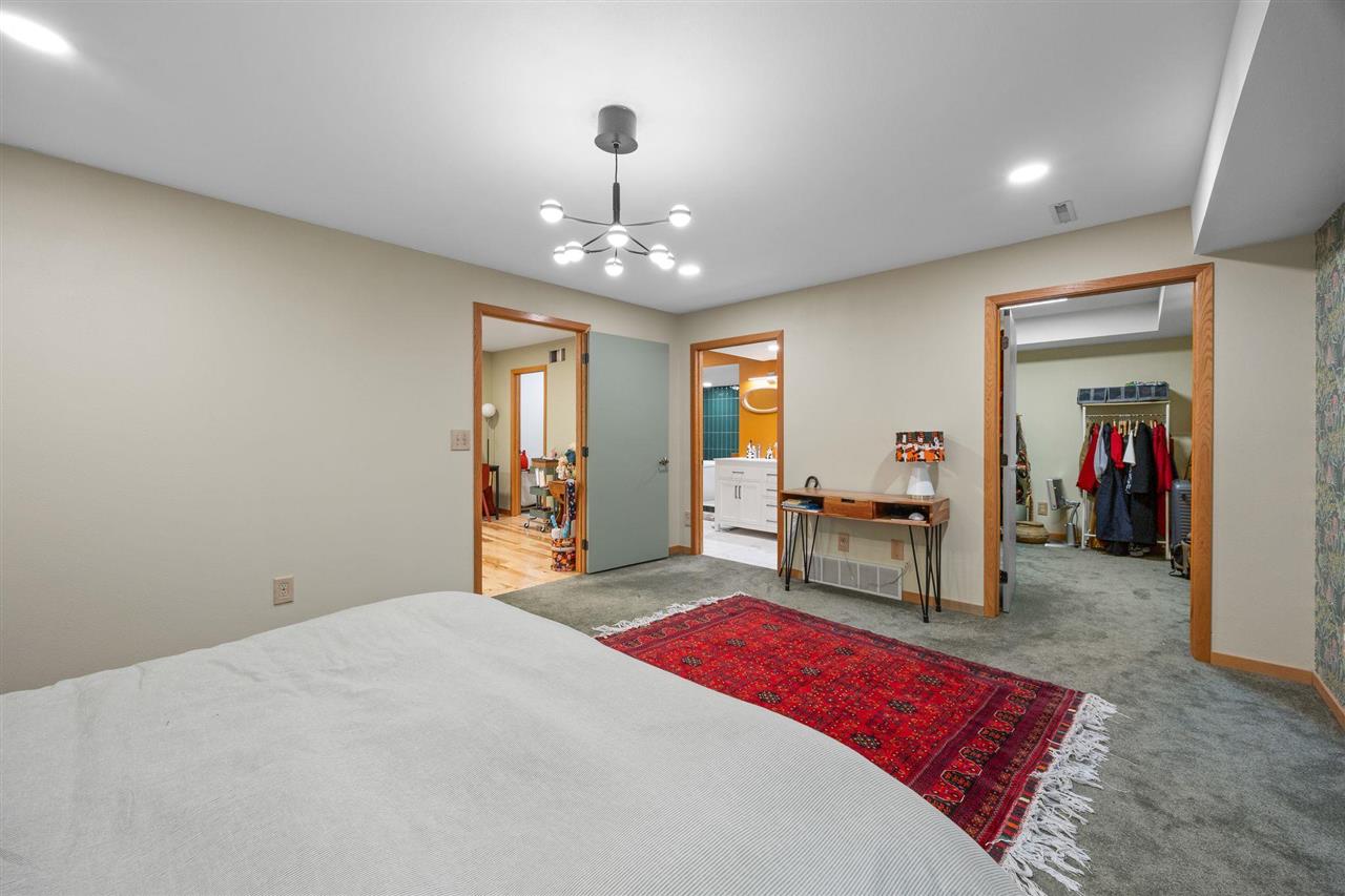 435 Bayard Street Iowa City IA 52246