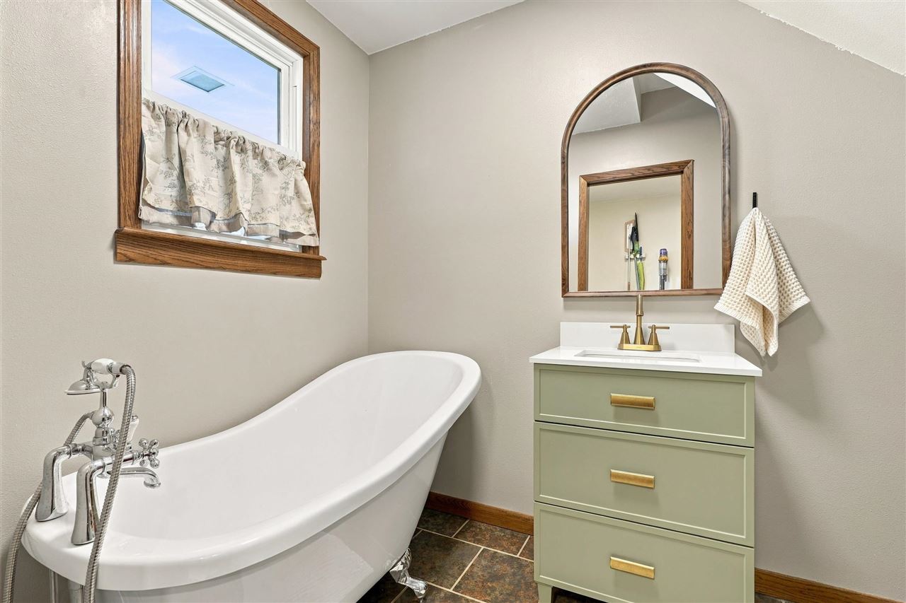 1919 Q Avenue Marengo IA 52301