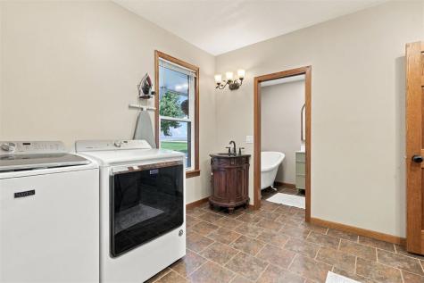 1919 Q Avenue Marengo IA 52301