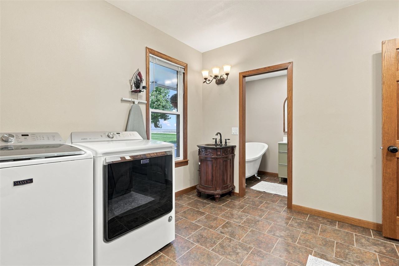 1919 Q Avenue Marengo IA 52301