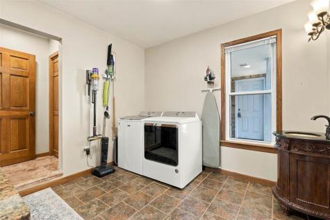 1919 Q Avenue Marengo IA 52301