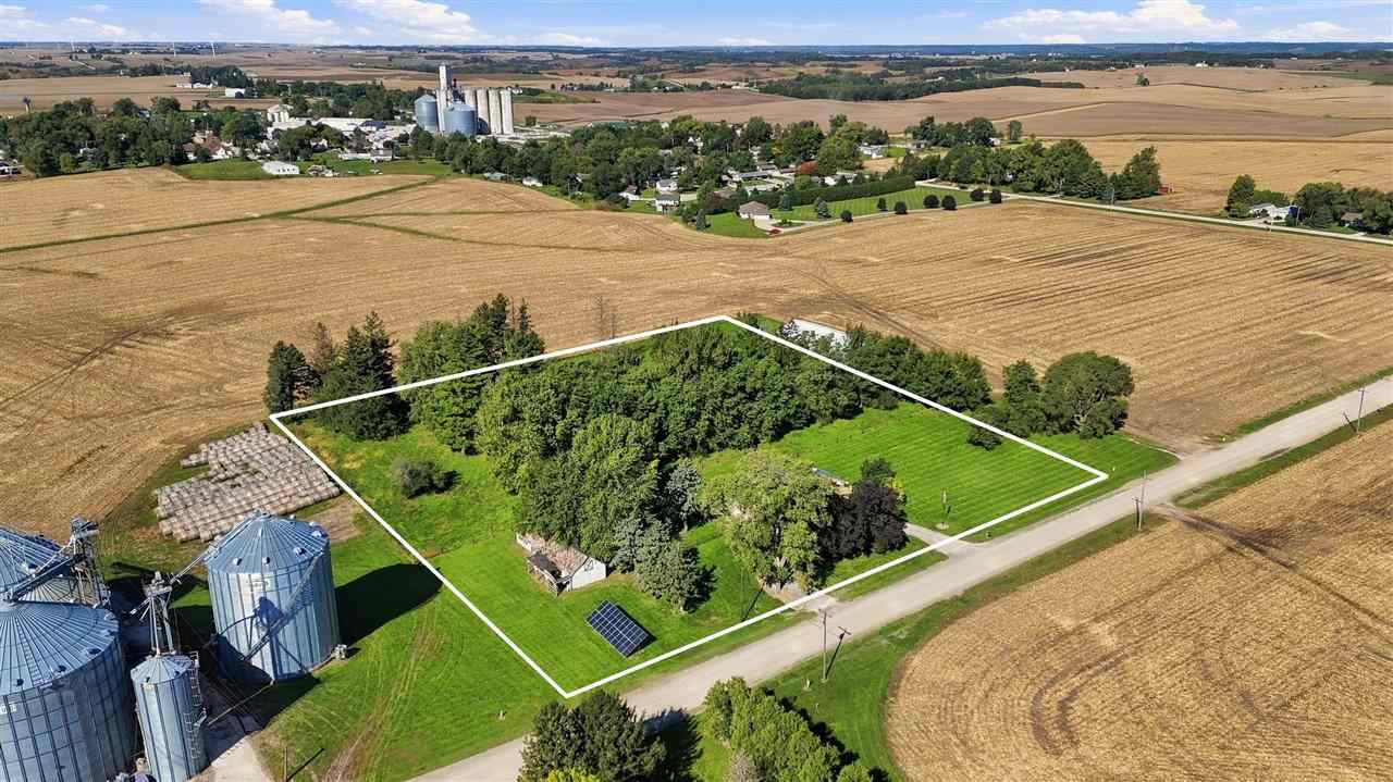 1919 Q Avenue Marengo IA 52301