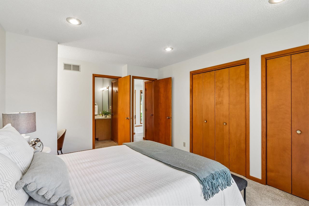 2068 South Ridge Drive Coralville IA 52241