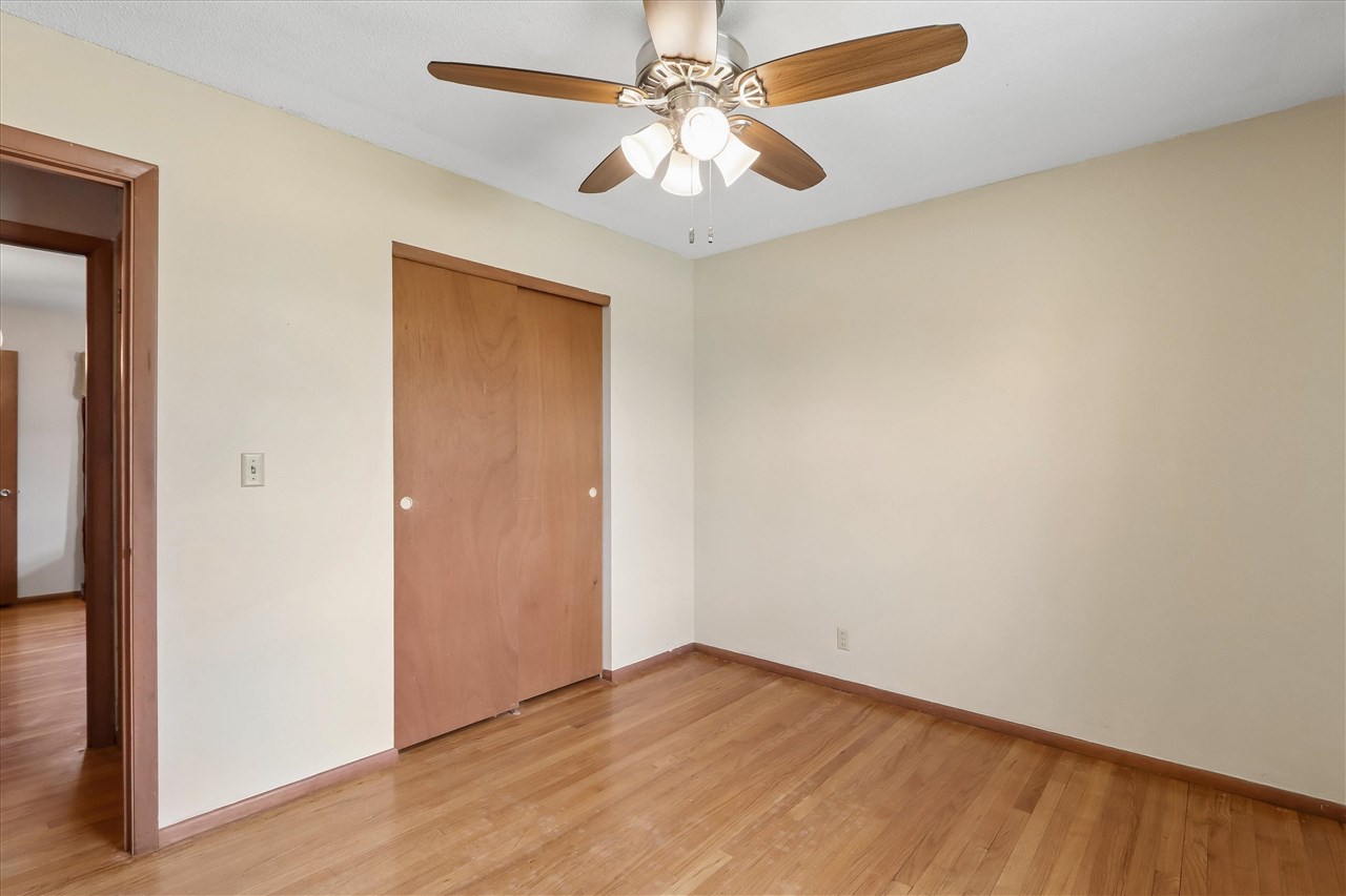 5008 Montclair Drive NW Cedar Rapids IA 52405
