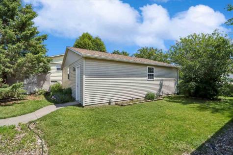 5008 Monclair Drive NW Cedar Rapids IA 52405