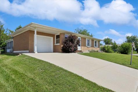 5008 Monclair Drive NW Cedar Rapids IA 52405