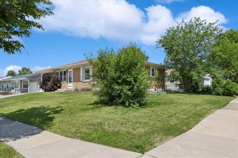 5008 Monclair Drive NW Cedar Rapids IA 52405