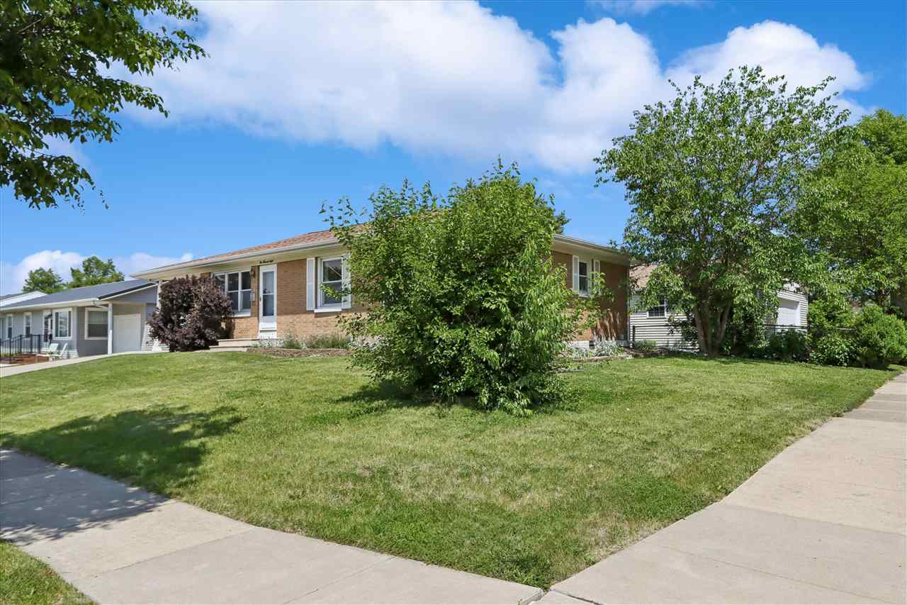 5008 Montclair Drive NW Cedar Rapids IA 52405