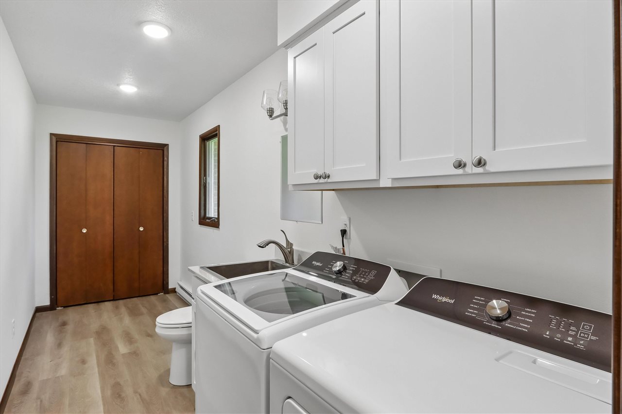 604 Main Street Victor IA 52347