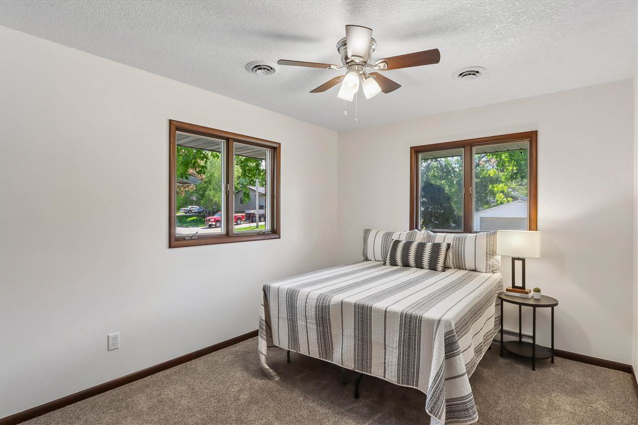 604 Main Street Victor IA 52347