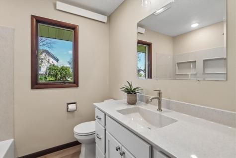 604 Main Street Victor IA 52347