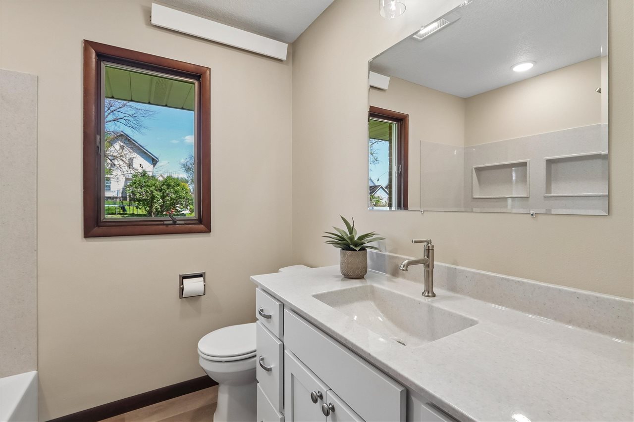 604 Main Street Victor IA 52347